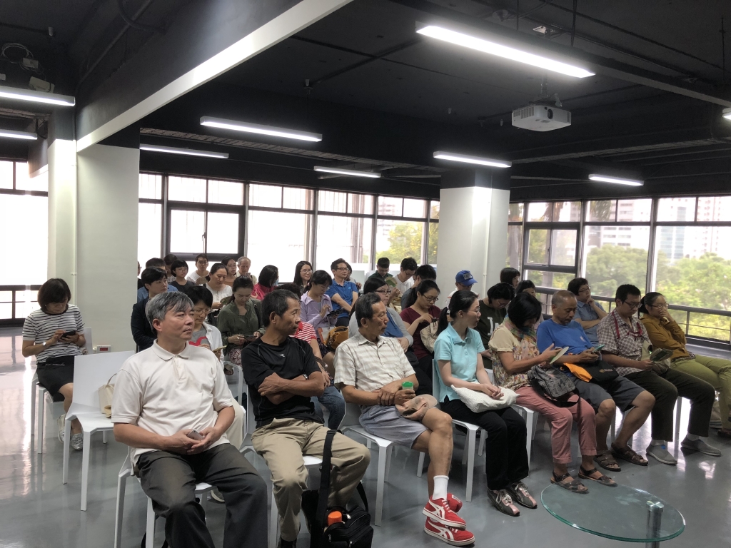 民眾欣賞紀錄片 民眾欣賞紀錄片