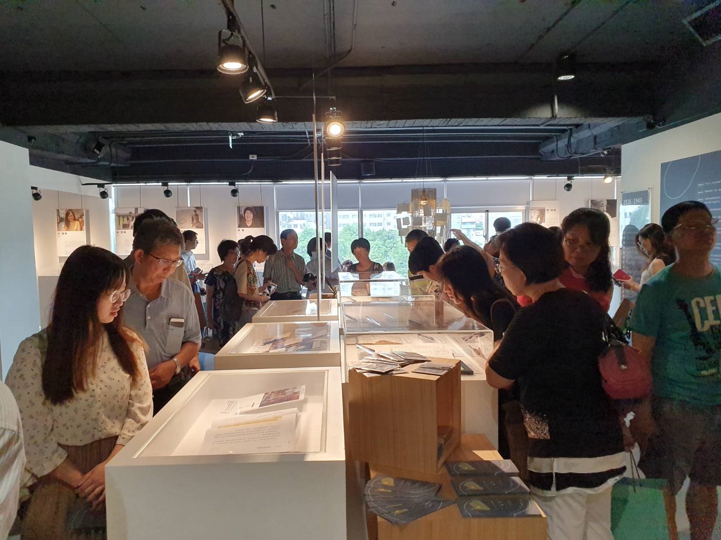 透過展覽認識作家的絢麗而短暫的一生 透過展覽認識作家的絢麗而短暫的一生