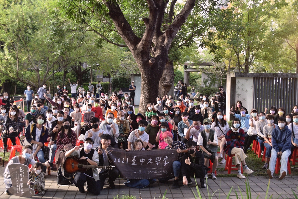 BIKE樂團與民眾大合照 BIKE樂團與民眾大合照