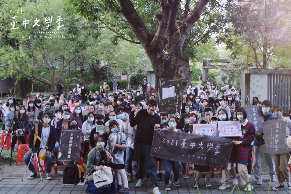 黃玠與民眾大合照 黃玠與民眾大合照