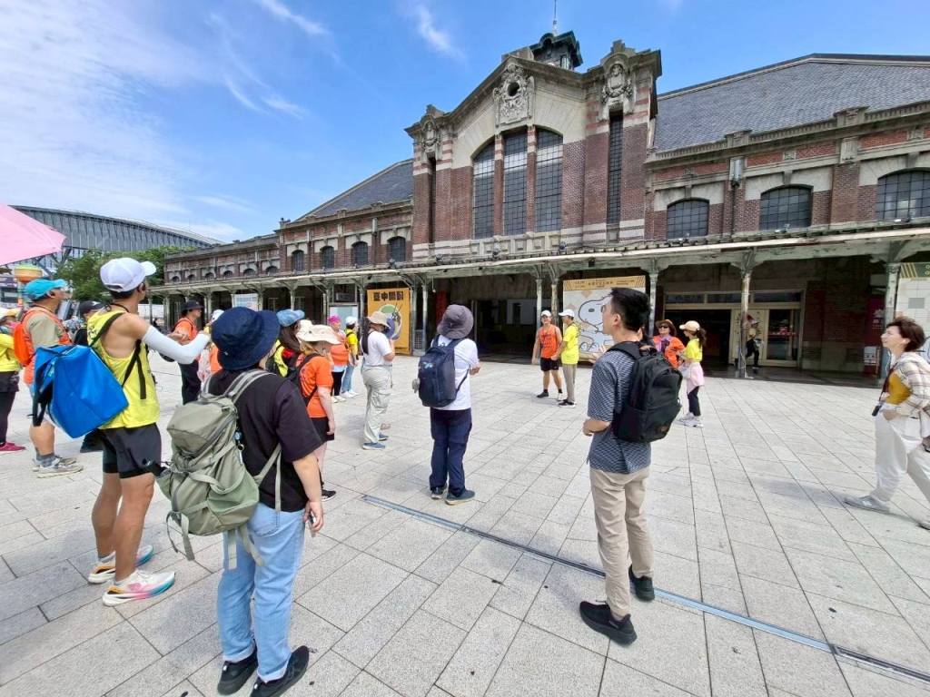 作家劉書甫老師講解臺中火車站辰野式建築特色